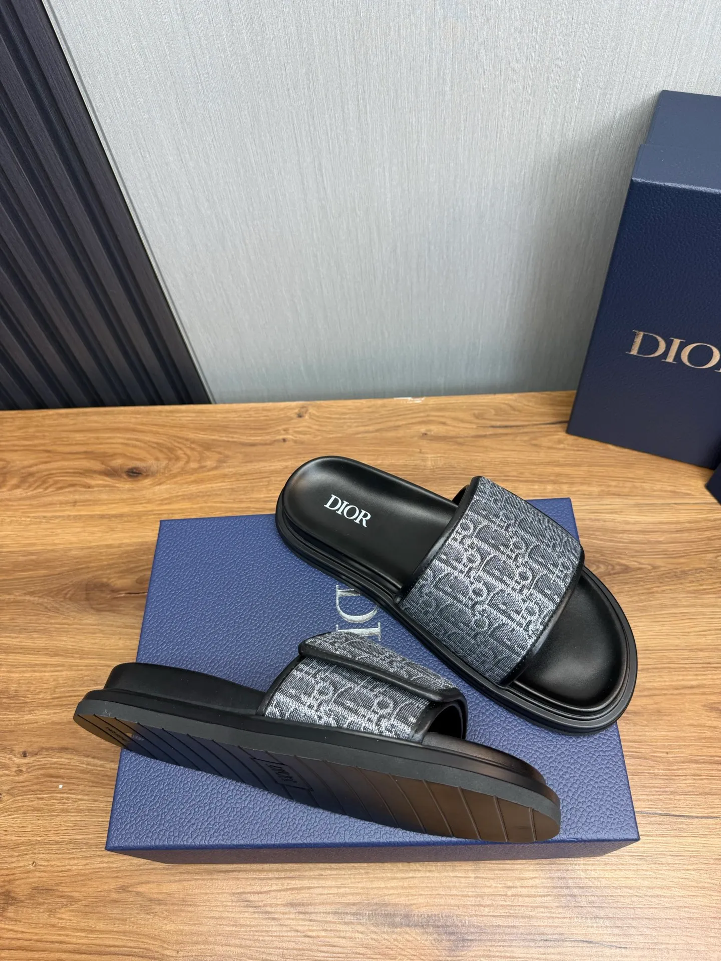 Men's shoes 💰280💰 Dior. Men's slippers 🩴Official website 1:1 production 38-45 yards 45 46 🉑️Customized original material shipped✅